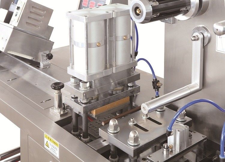 Alu AluのまめのAlu平らなポリ塩化ビニールは包装機械装置に水ぶくれが生じる