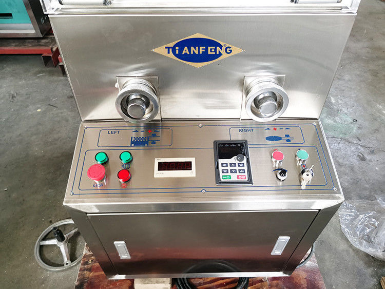 高速自動ローータリータブレットプレス 不規則な形状のパンチ模具を持つ錠剤メーカーマシン